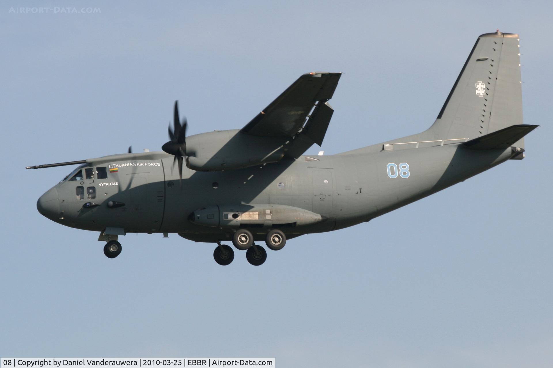 08, Alenia C-27J Spartan C/N 4143, Descending to RWY 25L