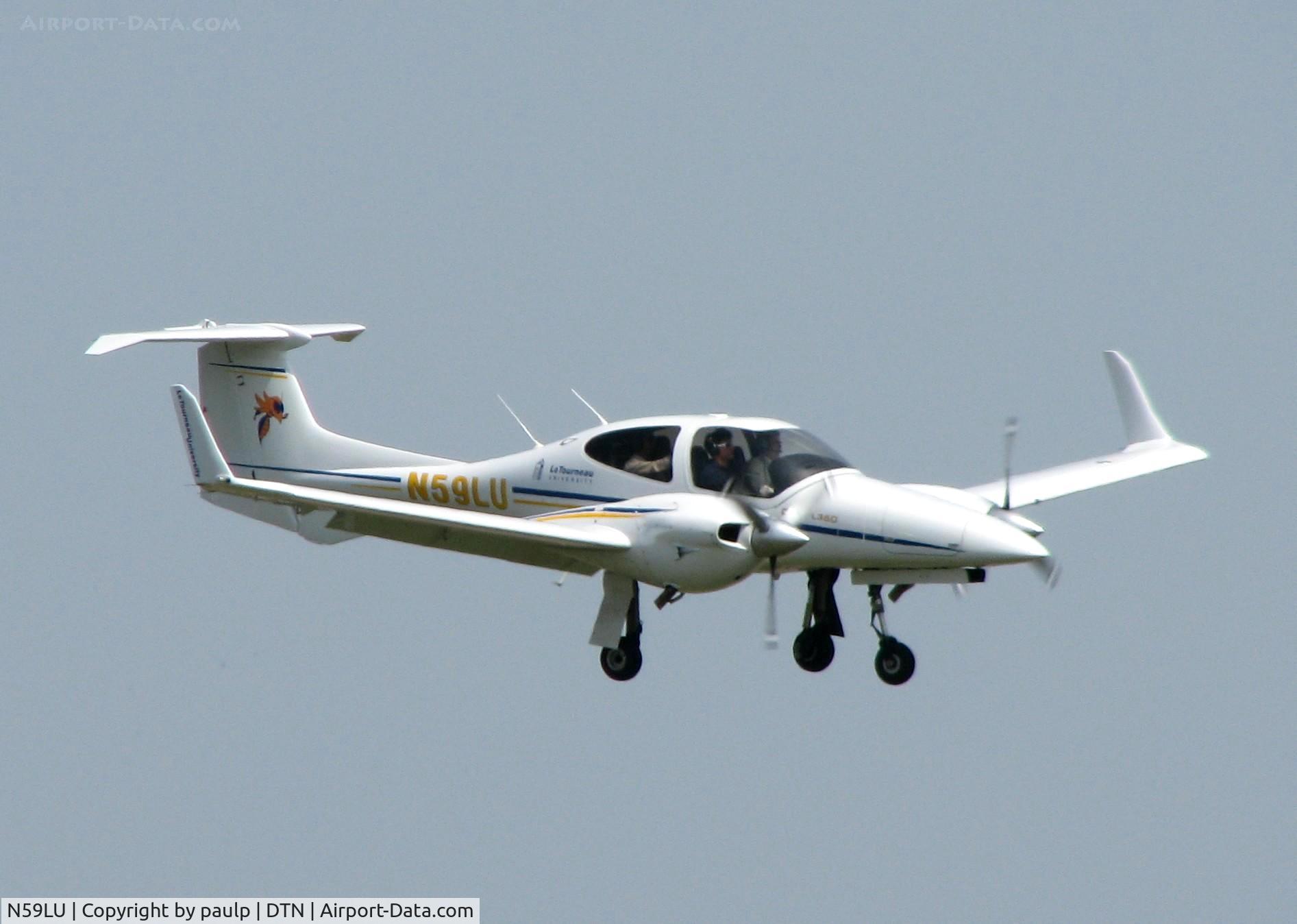 N59LU, 2009 Diamond DA-42 Twin Star C/N 42.AC148, Landing on runway 14 at Downtown Shreveport.