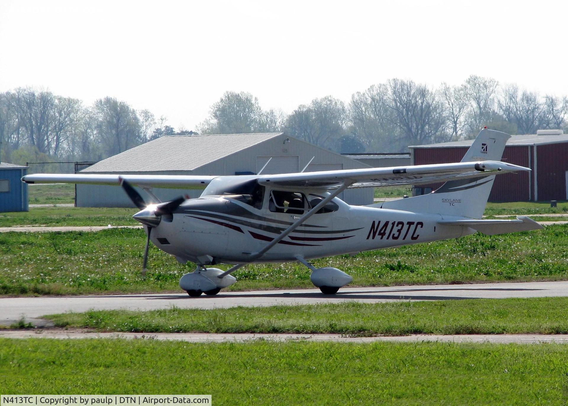 N413TC, 2005 Cessna T182T Turbo Skylane C/N T18208423, Taxiing to the active at Downtown Shreveport.