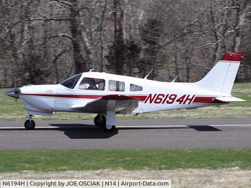 N6194H, 1977 Piper PA-28R-201T Cherokee Arrow III C/N 28R-7803096, Arriving at N14