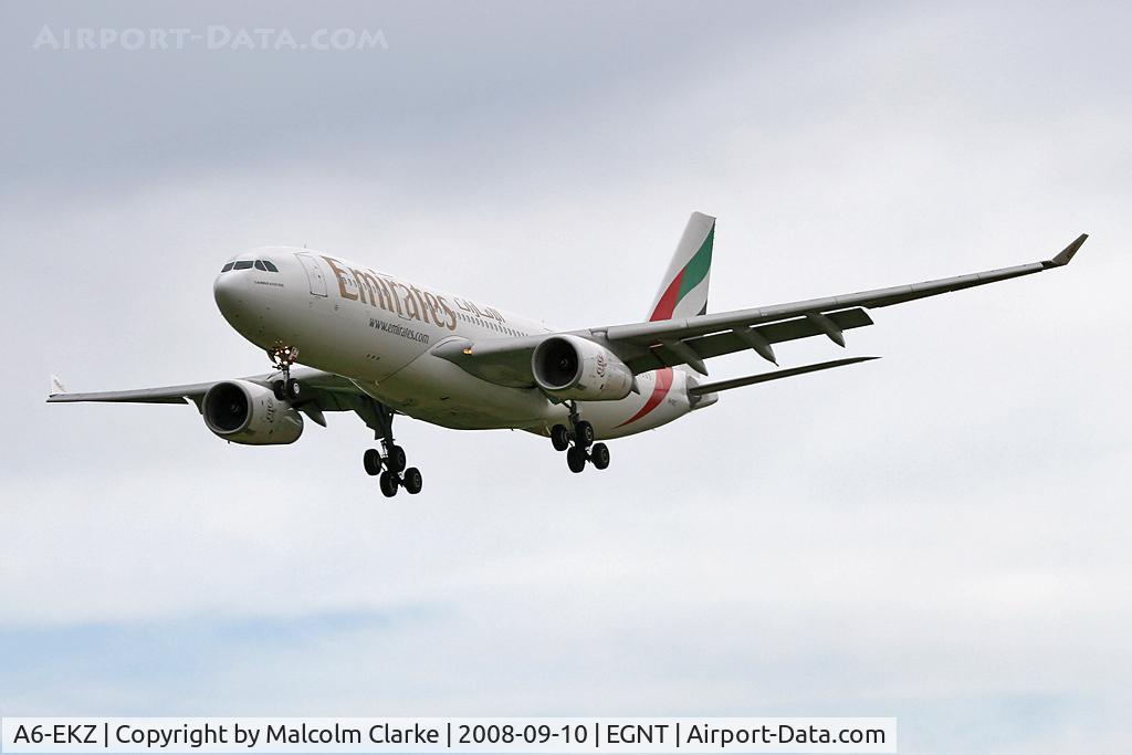 A6-EKZ, 2000 Airbus A330-243 C/N 345, Airbus A330-243 on finals to Rwy 25 at Newcastle Airport in 2008.