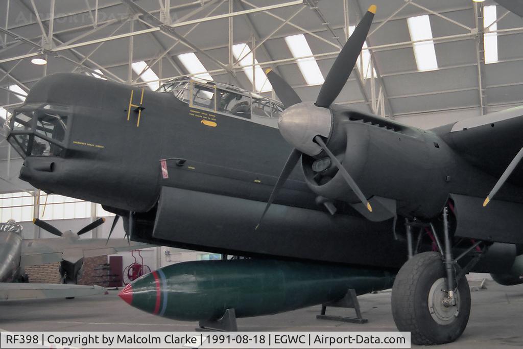 RF398, 1945 Avro 694 Lincoln B.2 C/N Not found RF398, Avro 694 Lincoln B2. At RAF Cosford's Aerospace Museum in 1991.