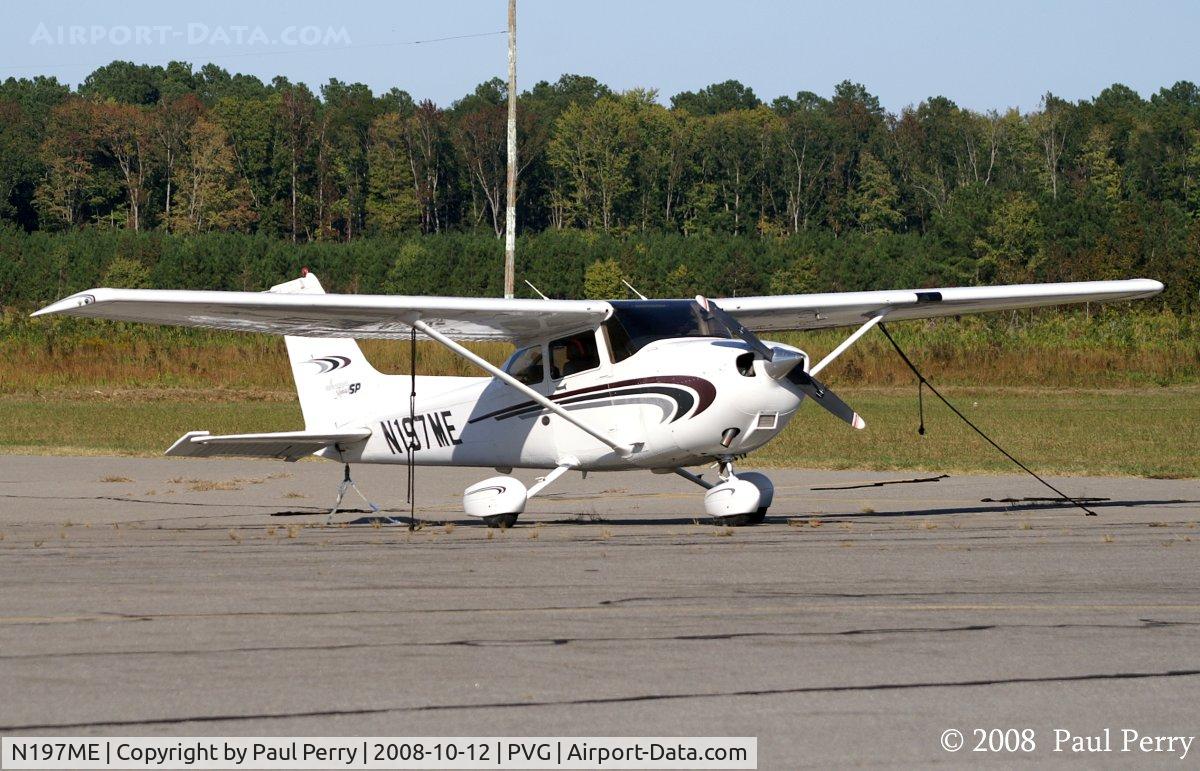 N197ME, 2000 Cessna 172S C/N 172S8472, Sitting for a spell at HREA