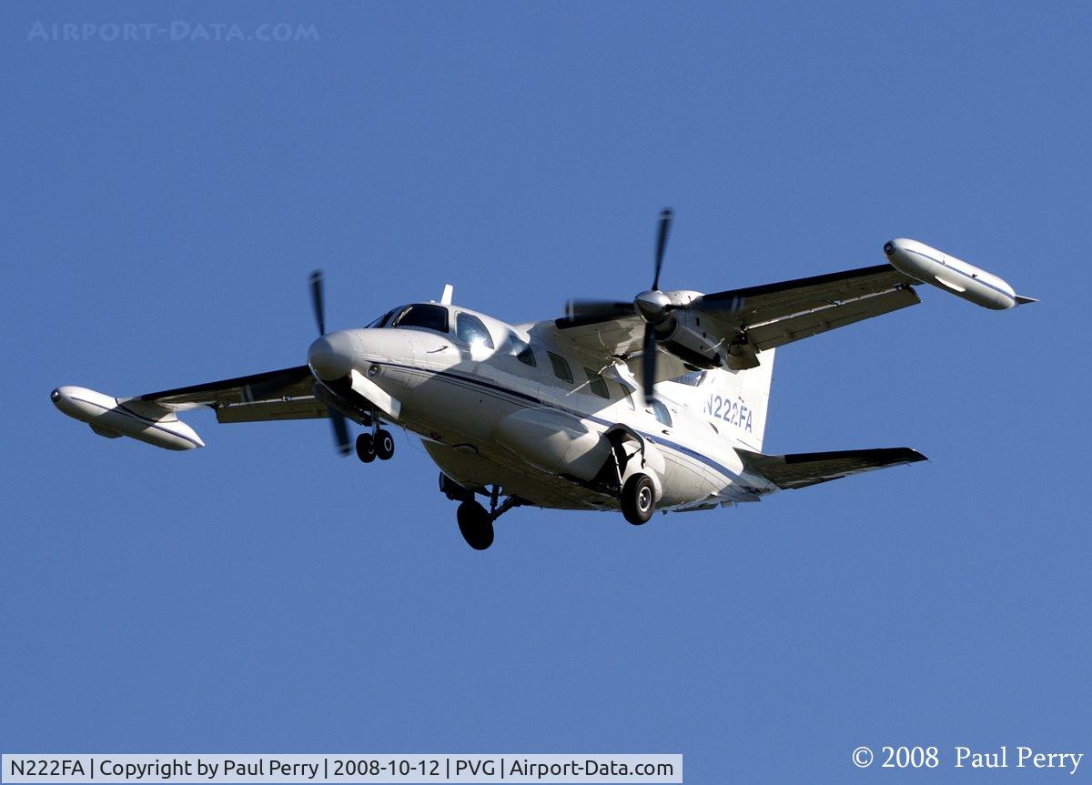 N222FA, Mitsubishi MU-2B-36A C/N 714SA, Very short final at PVG