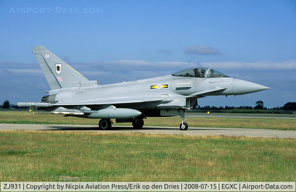 ZJ931, 2007 Eurofighter EF-2000 Typhoon F2 C/N 0103/BS022, RAF, no 11 sqn,  Typhoon F2 ZJ922/DA on the taxitrack at its' homebase