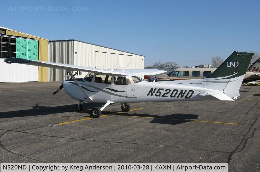 N520ND, 2008 Cessna 172S C/N 172S10815, Cessna 172S Skyhawk from the University of North Dakota.