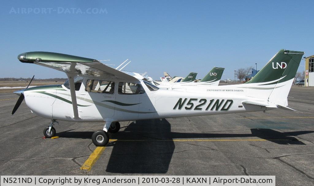 N521ND, Cessna 172S C/N 172S10975, Cessna 172S Skyhawk from the University of North Dakota.