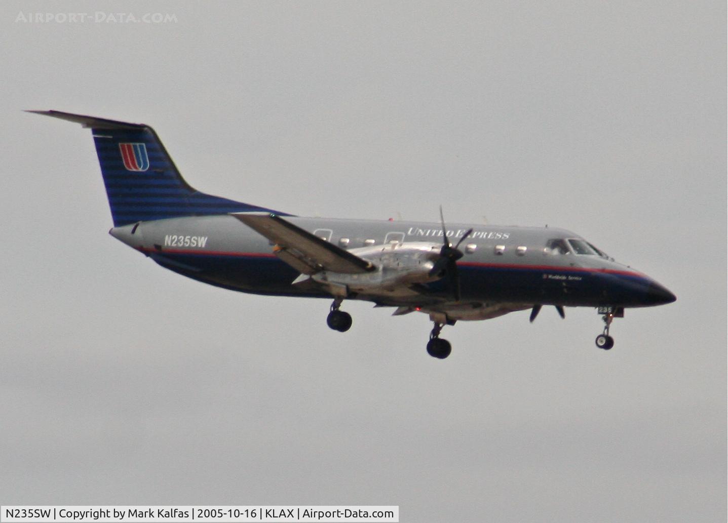 N235SW, Embraer EMB-120ER Brasilia C/N 120310, SkyWest Embraer EMB-120ER N235SW, 7R approach KLAX.