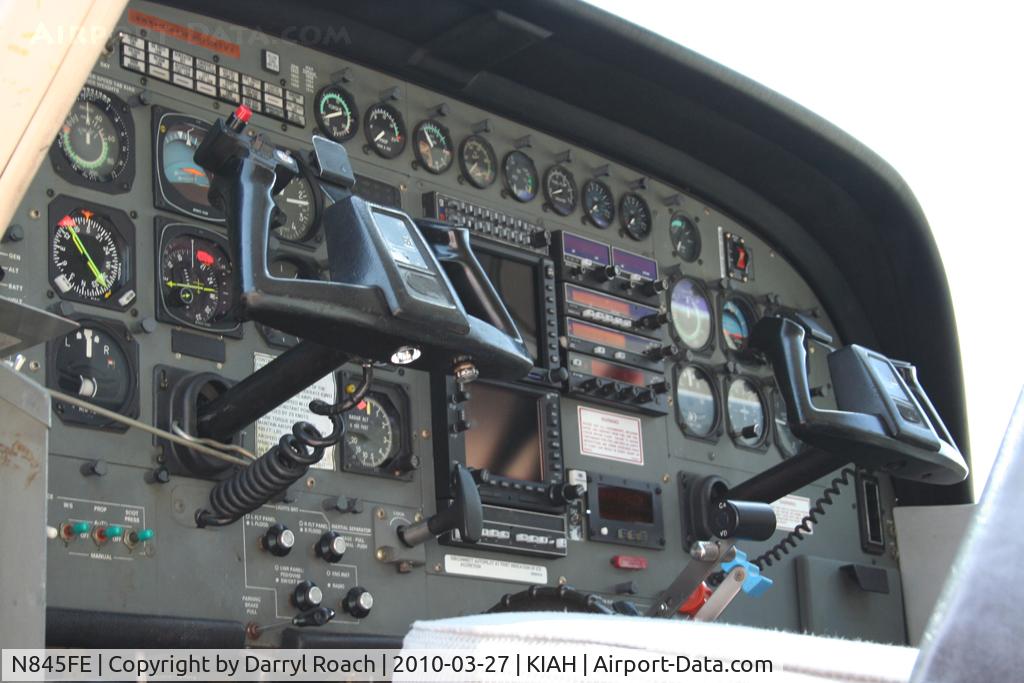 N845FE, 1989 Cessna 208B C/N 208B0152, Cockpit of the FDX C208.