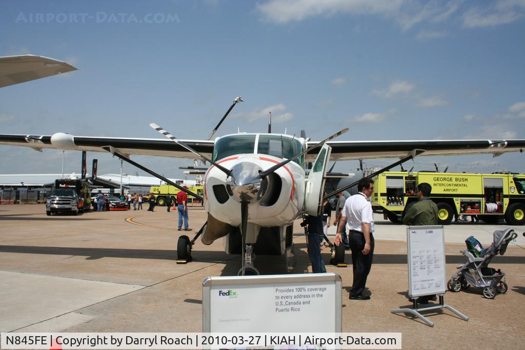 N845FE, 1989 Cessna 208B C/N 208B0152, Front view of the C208 as the pilot talks with viewers.