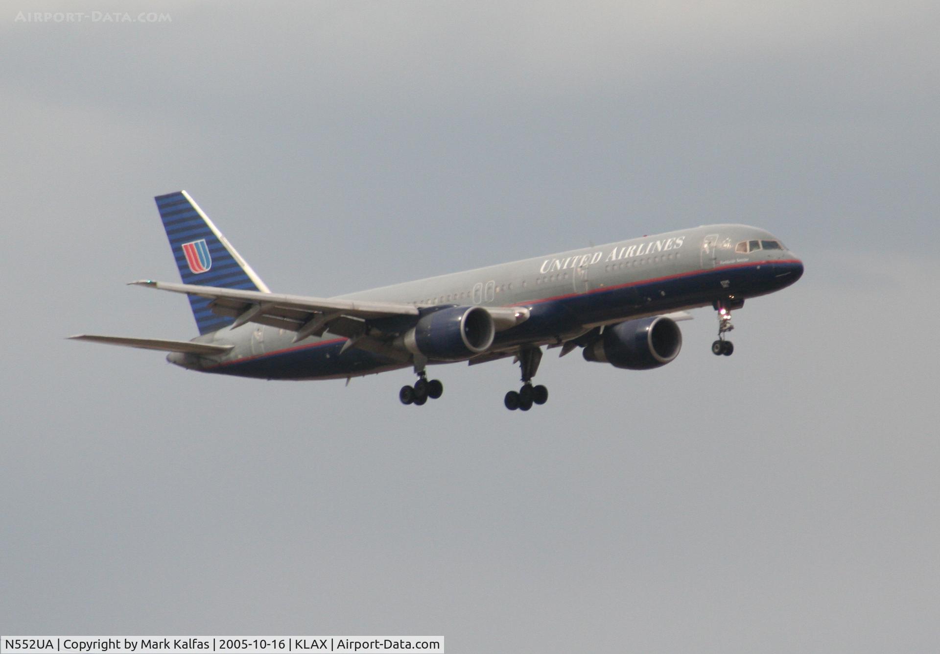N552UA, 1992 Boeing 757-222 C/N 26641, United Airlines Boeing 757-222 N552UA, 7R approach KLAX.