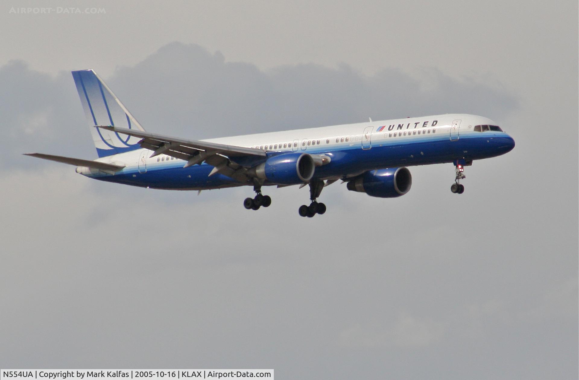 N554UA, 1992 Boeing 757-222 C/N 26644, United Airlines Boeing 757-222 N554UA, 7R approach KLAX.