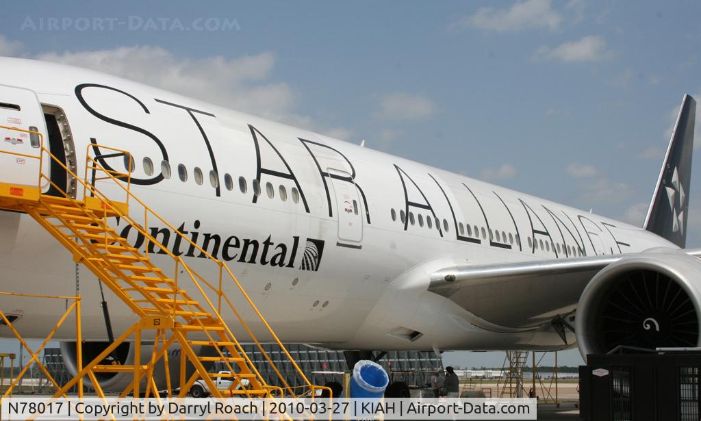 N78017, 2002 Boeing 777-224 (ER) C/N 31679, Fuselage view of the B772.