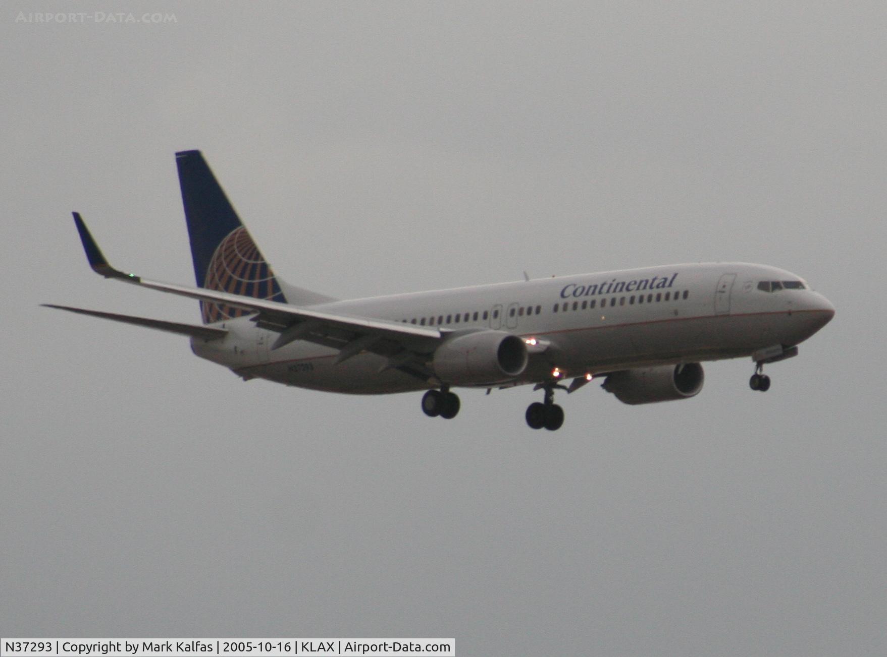 N37293, 2005 Boeing 737-824 C/N 33453, Continental Airlines Boeing 737-824 N37293, 7R approach KLAX.