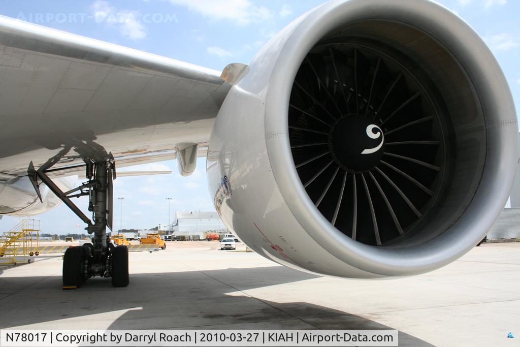 N78017, 2002 Boeing 777-224 (ER) C/N 31679, B772 wing view, engine and gear.