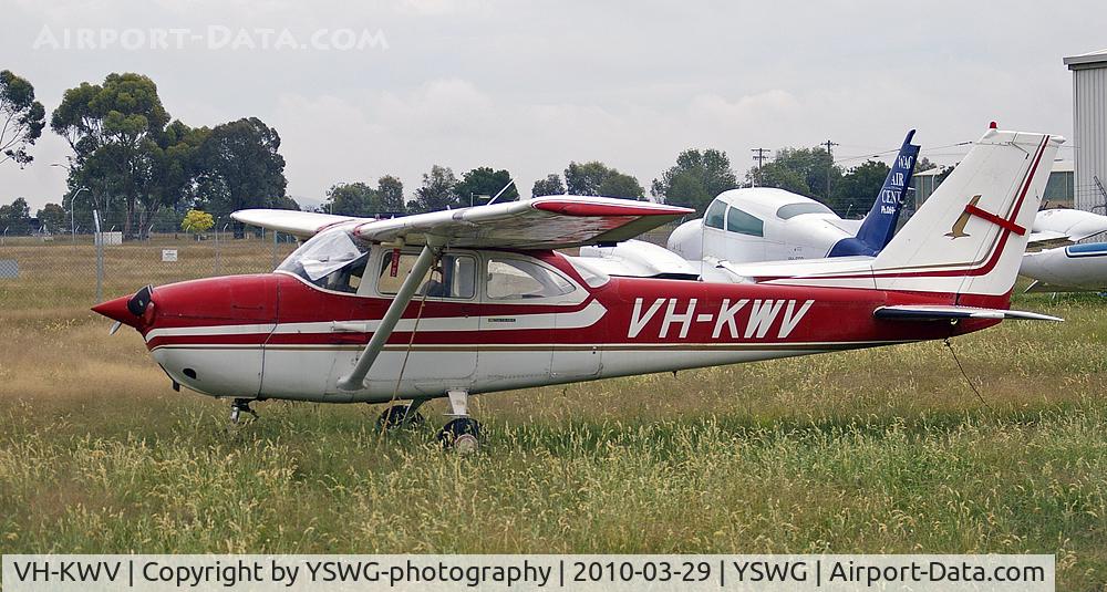 VH-KWV, 1966 Cessna 172H C/N 17255097, VH-KWV Cessna 172H at YSWG.