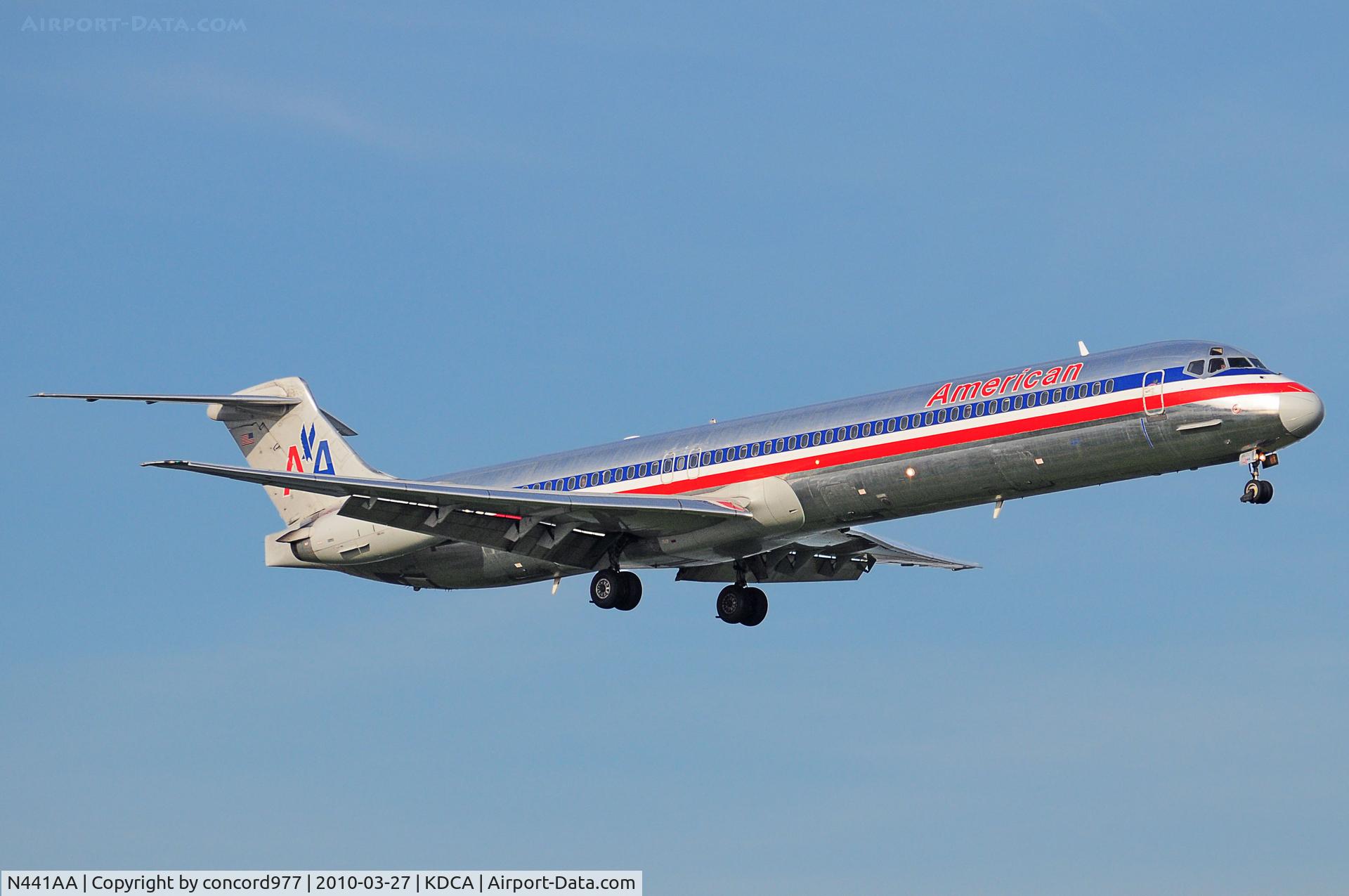 N441AA, 1987 McDonnell Douglas MD-82 (DC-9-82) C/N 49460, Seen at KDCA on 3/27/2010
