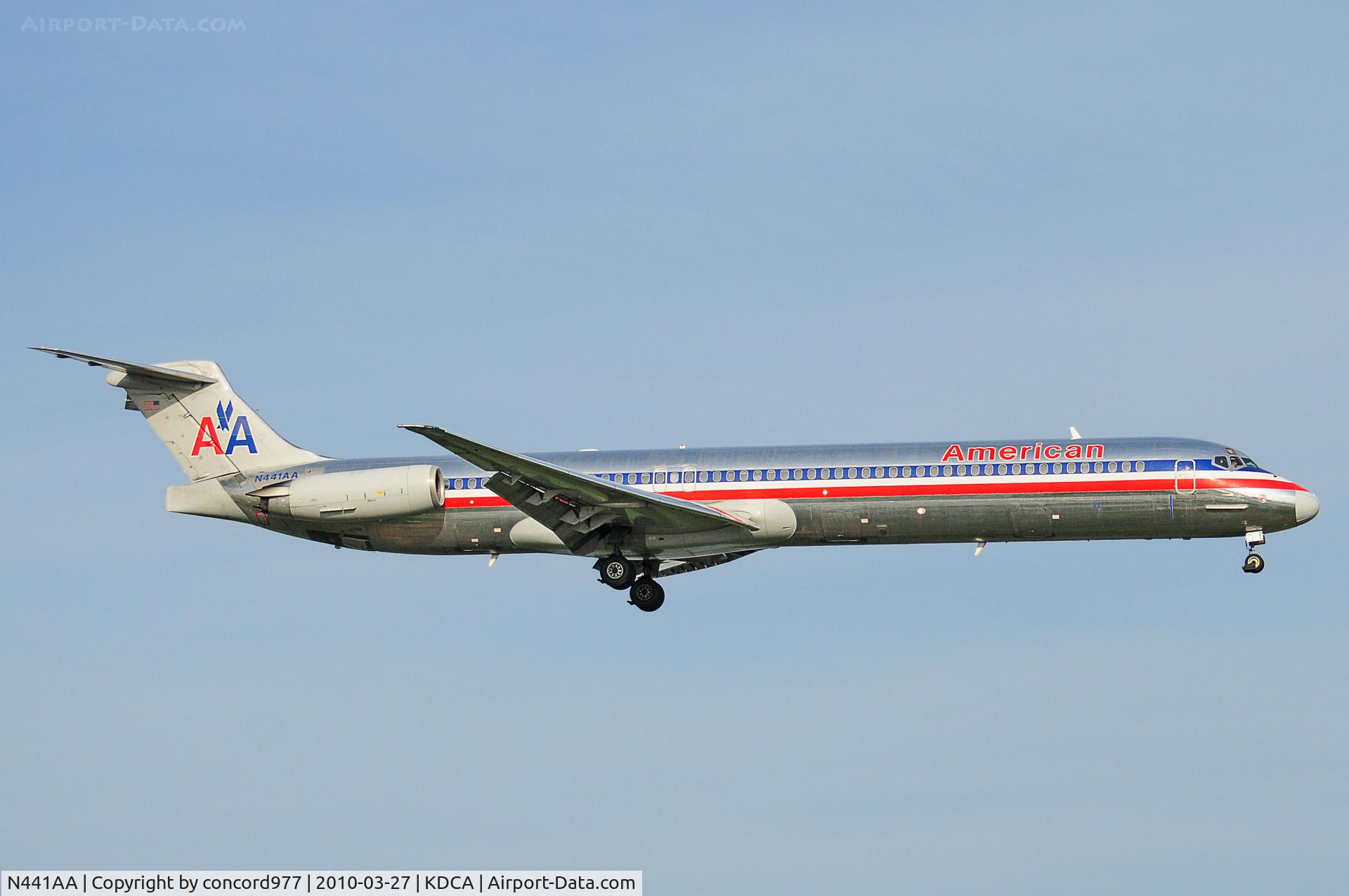 N441AA, 1987 McDonnell Douglas MD-82 (DC-9-82) C/N 49460, Seen at KDCA on 3/27/2010