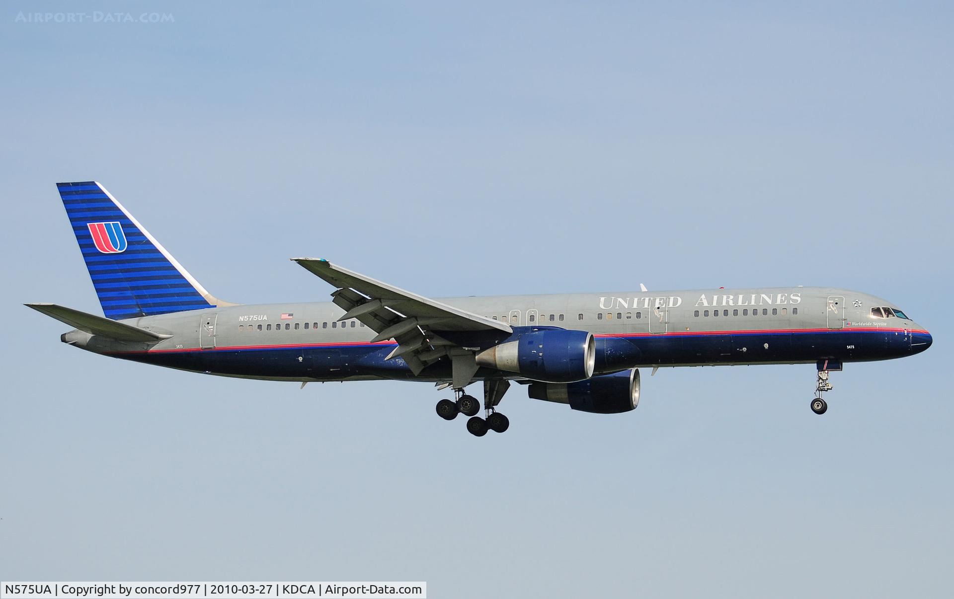 N575UA, 1993 Boeing 757-222 C/N 26689, Seen at KDCA on 3/27/2010