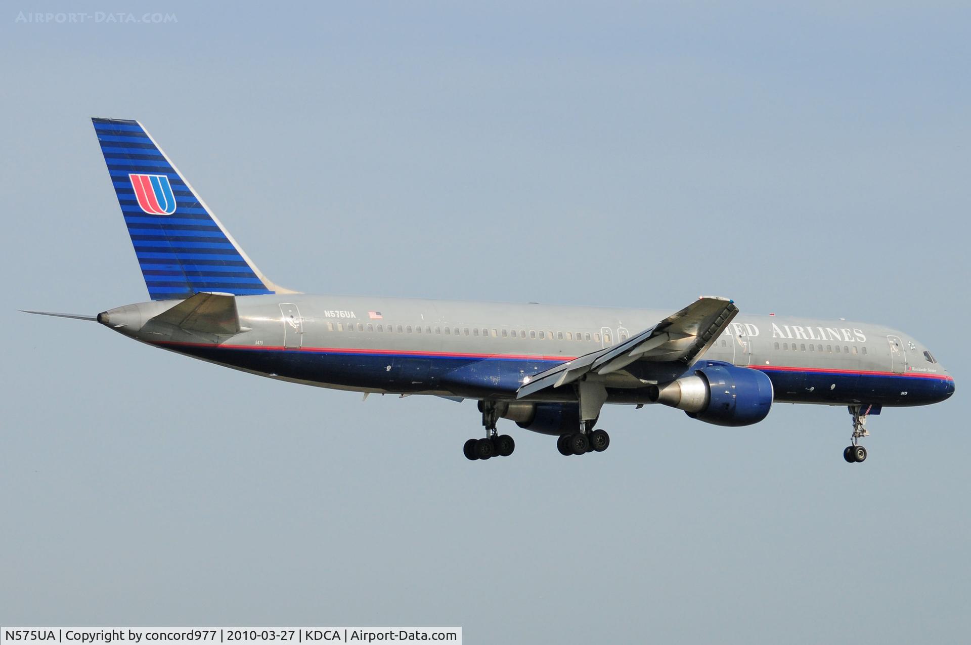 N575UA, 1993 Boeing 757-222 C/N 26689, Seen at KDCA on 3/27/2010