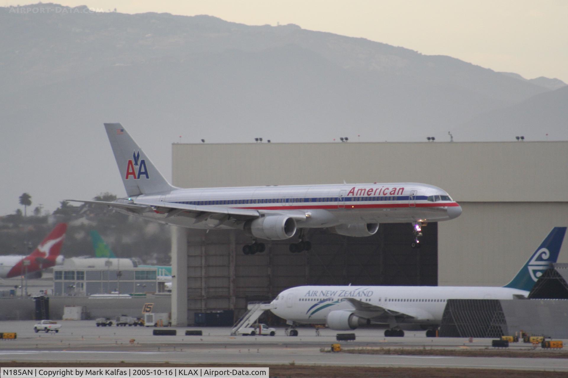 N185AN, 2001 Boeing 757-223 C/N 32379, American Airlines Boeing 757-223 N185AN, 7R approach KLAX.