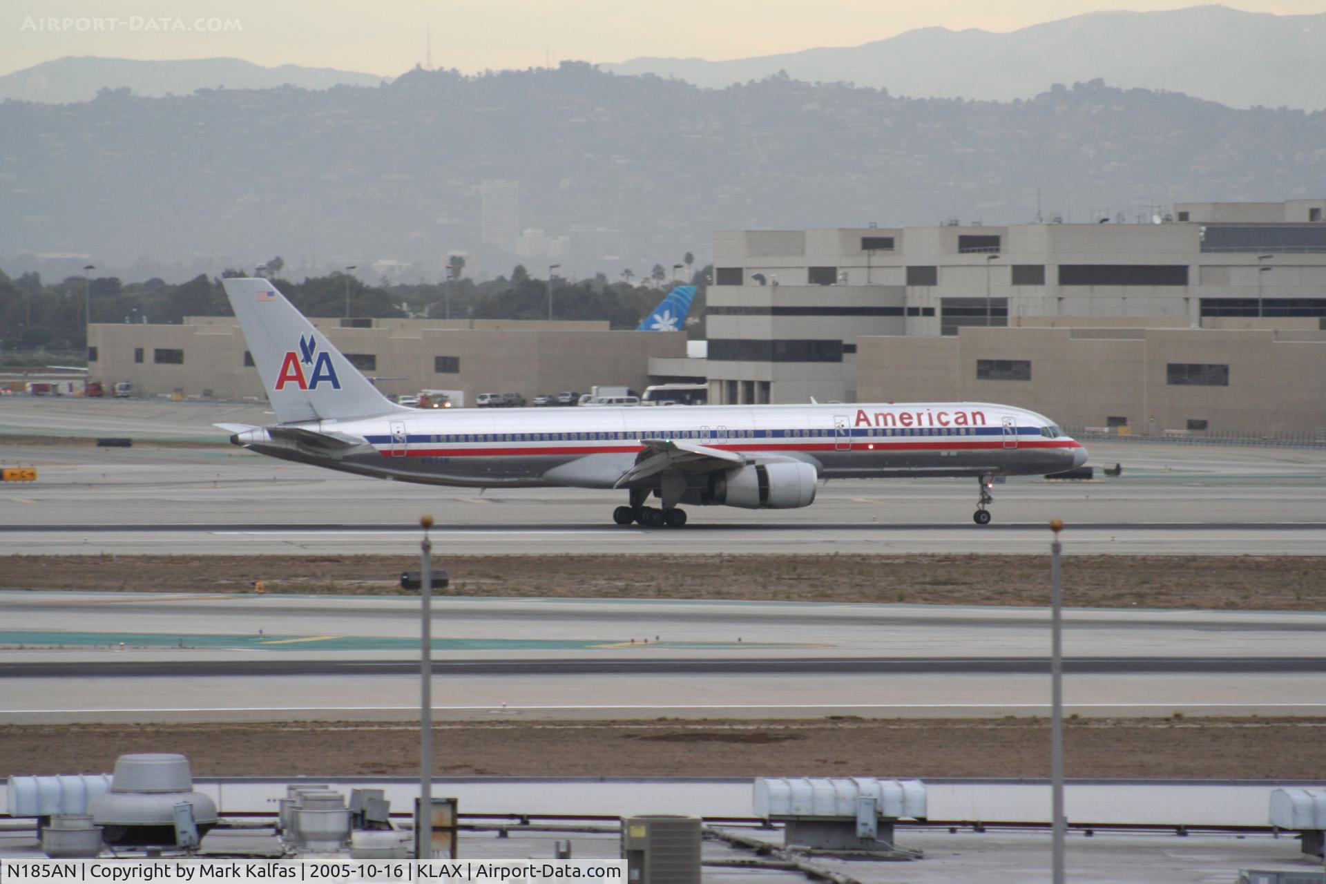 N185AN, 2001 Boeing 757-223 C/N 32379, American Airlines Boeing 757-223 N185AN, 7R approach KLAX.