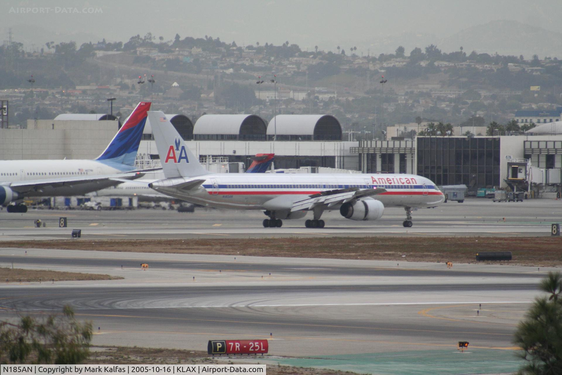 N185AN, 2001 Boeing 757-223 C/N 32379, American Airlines Boeing 757-223 N185AN, 7R approach KLAX.