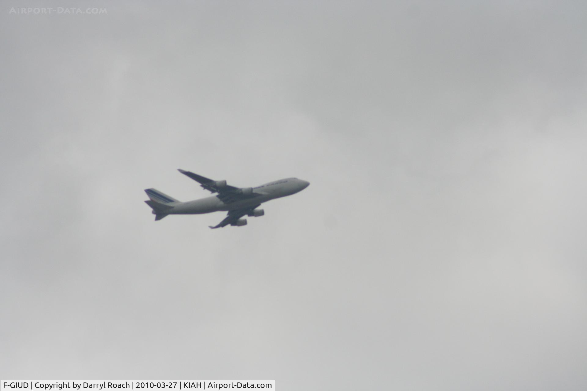 F-GIUD, 2004 Boeing 747-428F/ER/SCD C/N 32870, AFR Cargo B744 departs and turns north, headed home.