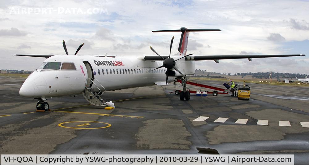 VH-QOA, 2005 De Havilland Canada DHC-8-402 Dash 8 C/N 4112, QantasLink VH-QOA Q402 at YSWG.