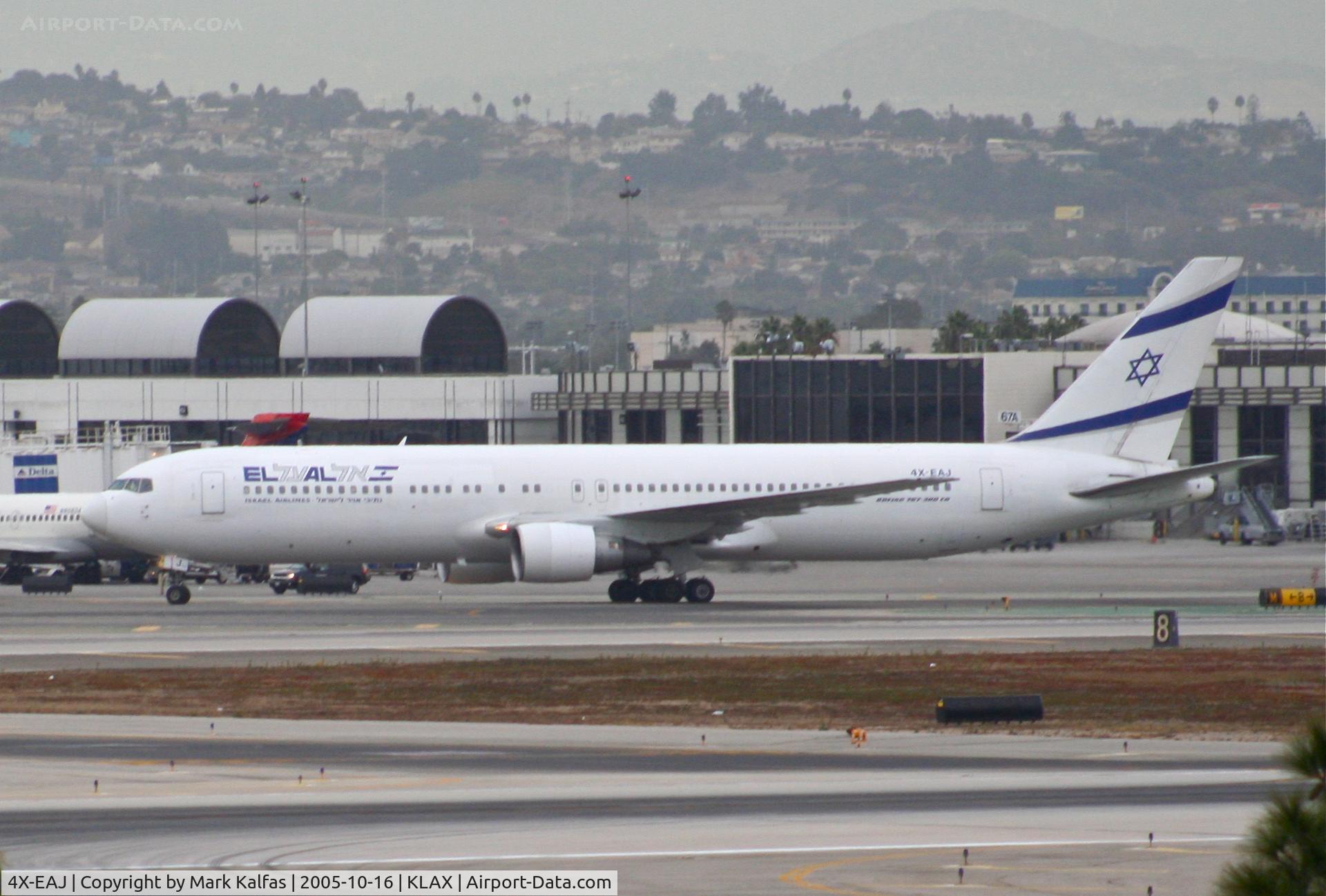 4X-EAJ, 1991 Boeing 767-330/ER C/N 25208/381, ELAL Boeing 767-330(ER) 4X-EAJ, taxiway Bravo KLAX.
