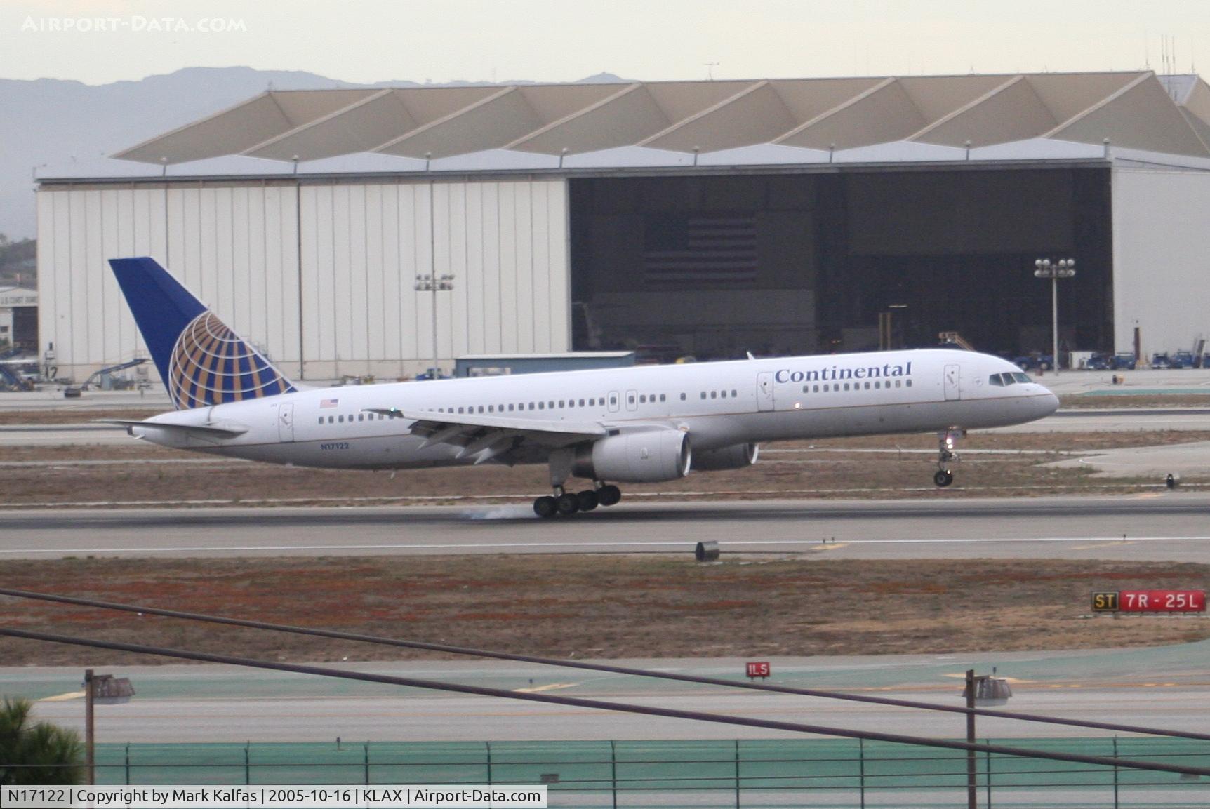 N17122, 1997 Boeing 757-224 C/N 27564, Continental Airlines Boeing 757-224 N17122, 7R approach KLAX.