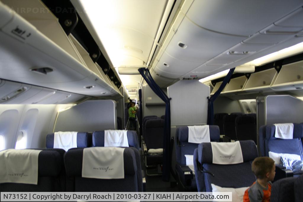 N73152, 2000 Boeing 767-224ER C/N 30431, First class cabin, B762.