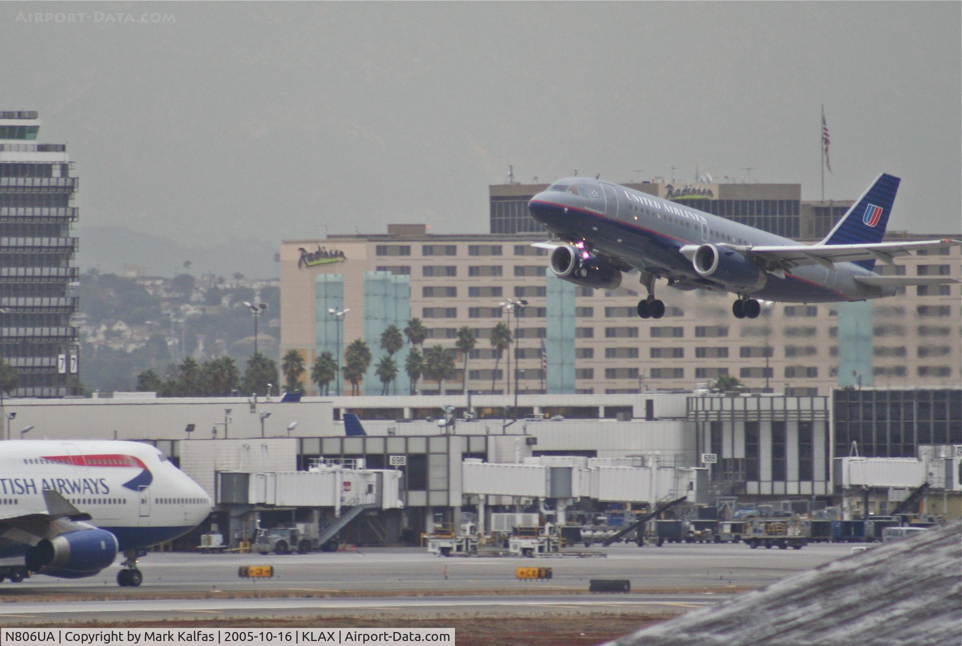 N806UA, 1998 Airbus A319-131 C/N 788, United Airlines Airbus A319-131 N806UA, 25R departure KLAX.