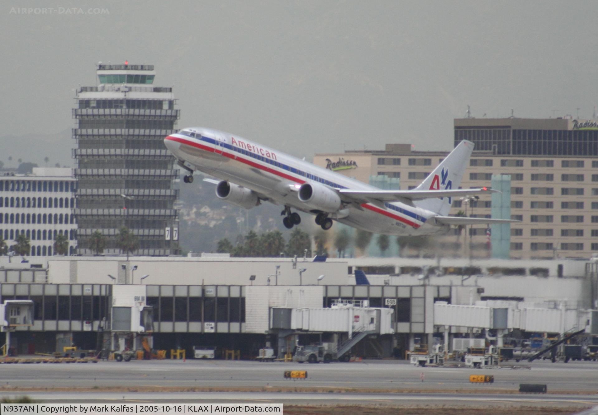 N937AN, 2000 Boeing 737-823 C/N 30082, American Airlines Boeing 737-823 N937AN, 25R departure KLAX.