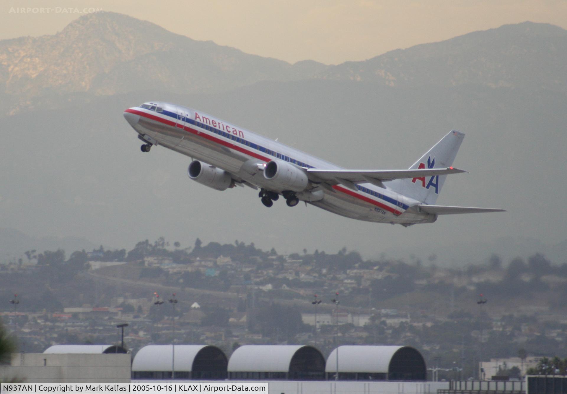 N937AN, 2000 Boeing 737-823 C/N 30082, American Airlines Boeing 737-823 N937AN, 25R departure KLAX.