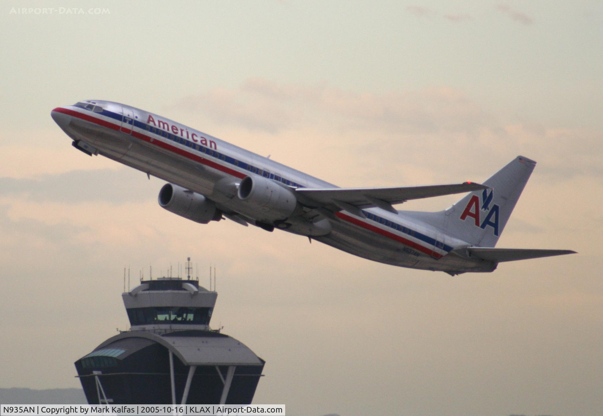N935AN, 2000 Boeing 737-823 C/N 30081, American Airlines Boeing 737-823 N937AN, 25R departure KLAX.