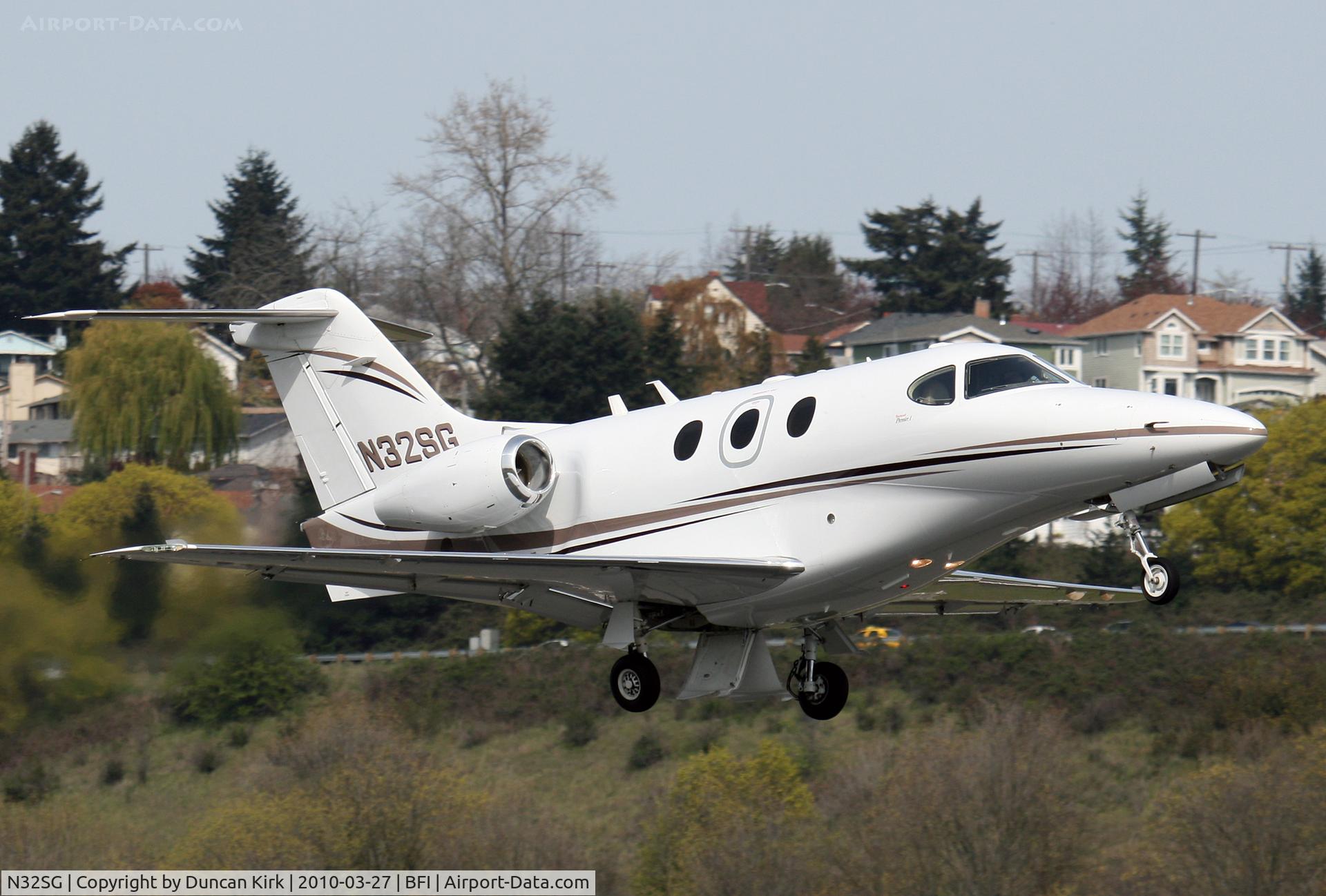 N32SG, Raytheon Aircraft Company 390 C/N RB-90, Up in 3000 ft