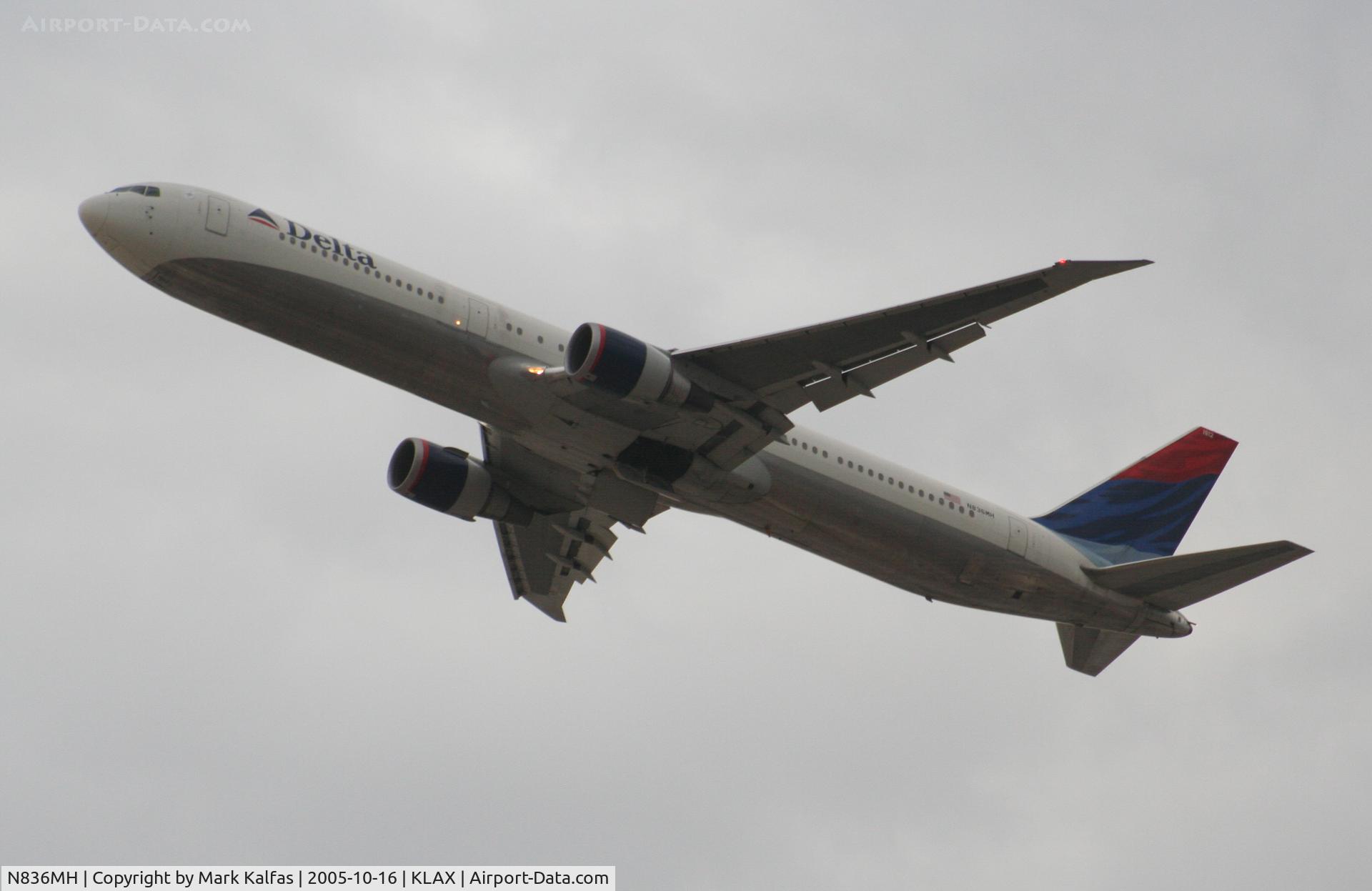 N836MH, 2000 Boeing 767-432/ER C/N 29709, Delta Airlines Boeing 767-432 N836MH, 25R departure KLAX.
