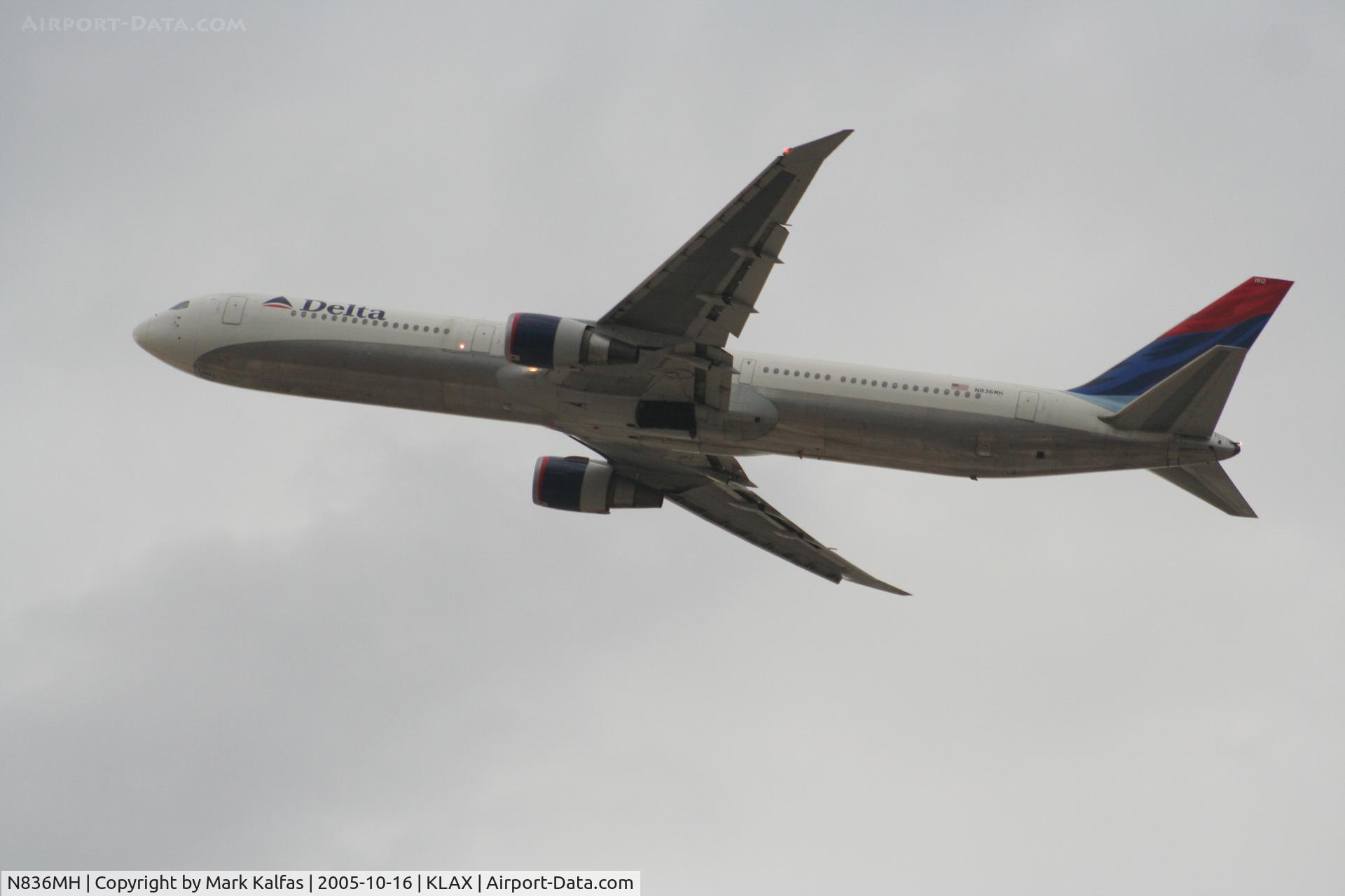 N836MH, 2000 Boeing 767-432/ER C/N 29709, Delta Airlines Boeing 767-432 N836MH, 25R departure KLAX.