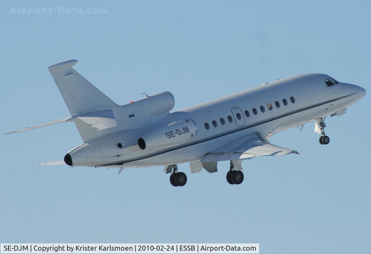 SE-DJM, 2002 Dassault Falcon 900EX C/N 106, Departing RWY30