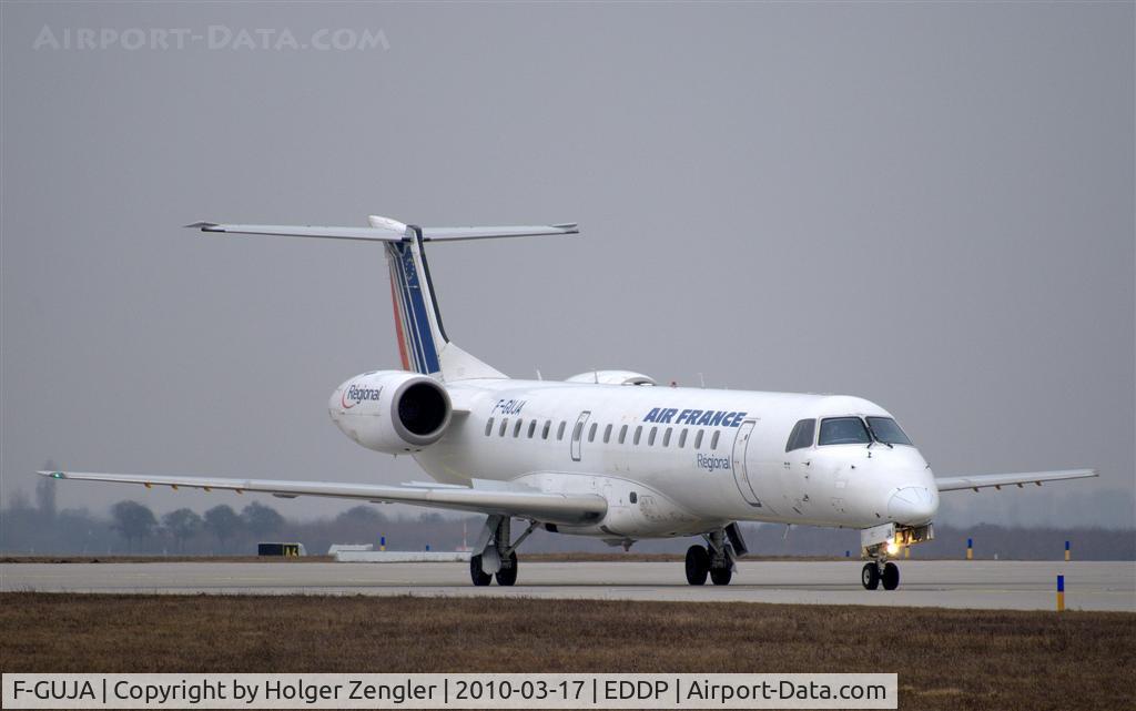 F-GUJA, 2001 Embraer EMB-145MP (ERJ-145MP) C/N 145407, Line up for take off to CDG