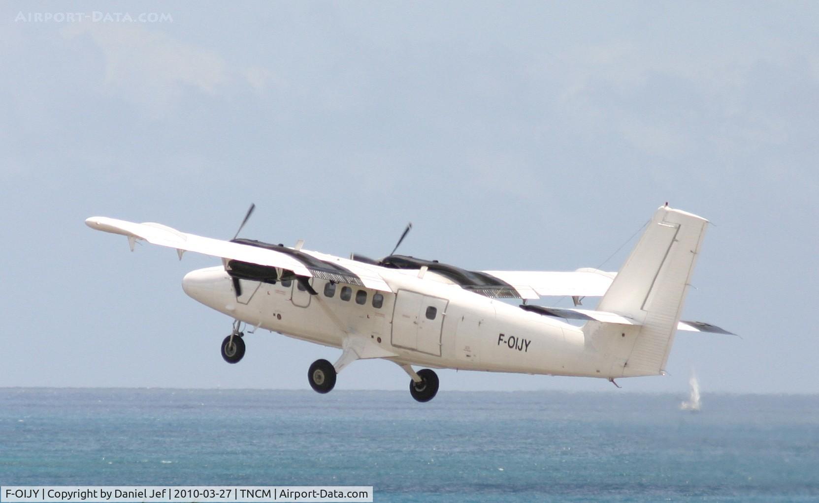 F-OIJY, 1982 De Havilland Canada DHC-6-300 Twin Otter C/N 797, F-oijy departing TNCM