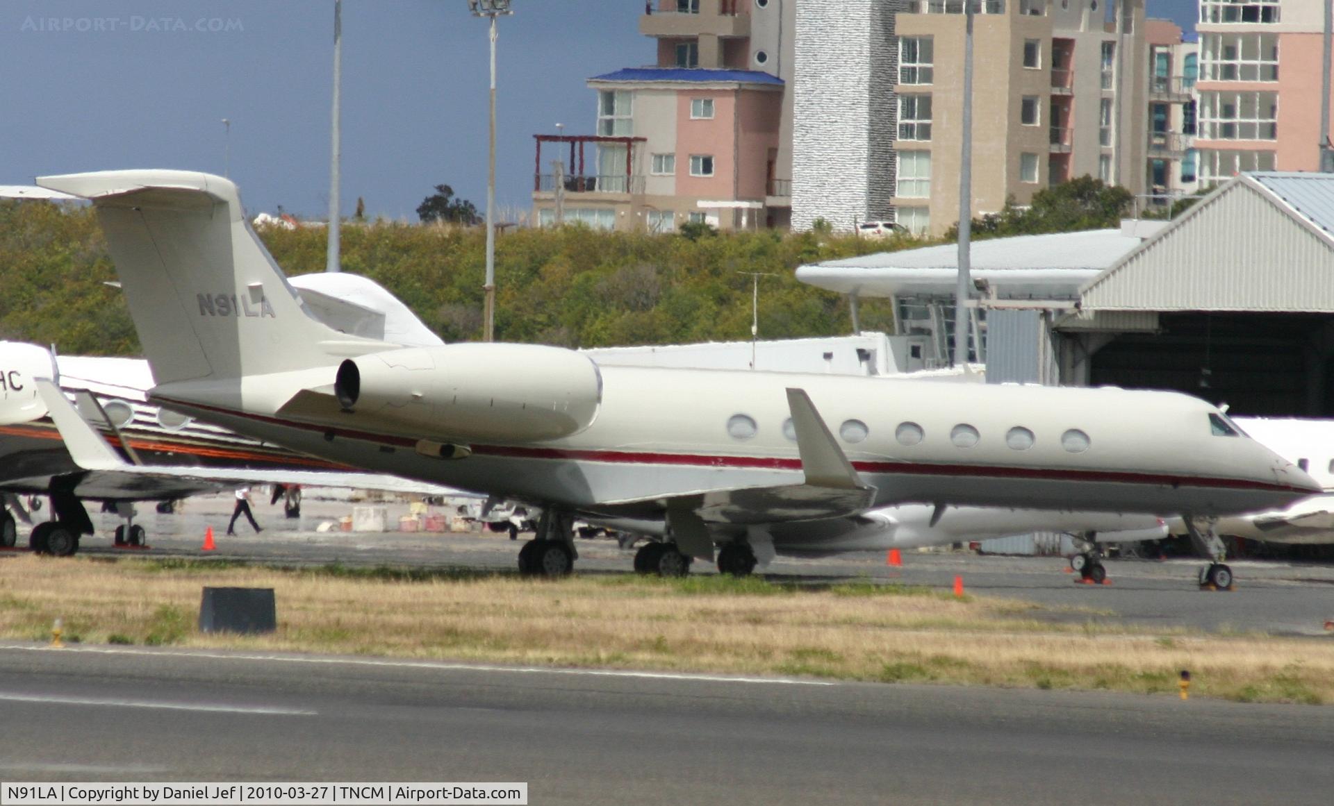 N91LA, 2003 Gulfstream Aerospace GV-SP (G550) C/N 5027, N91LA park at the ramp at TNCM
