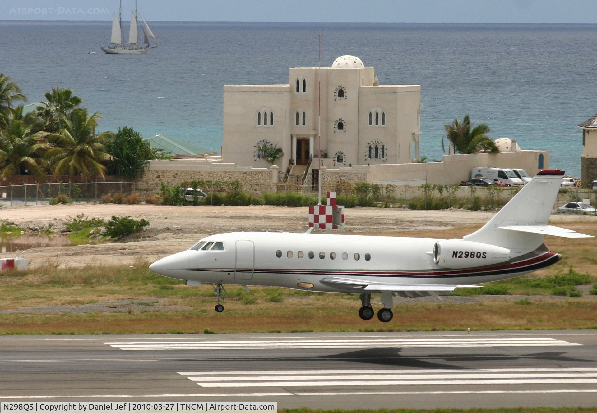 N298QS, 1999 Dassault Falcon 2000 C/N 98, N298QS landing at TNCM