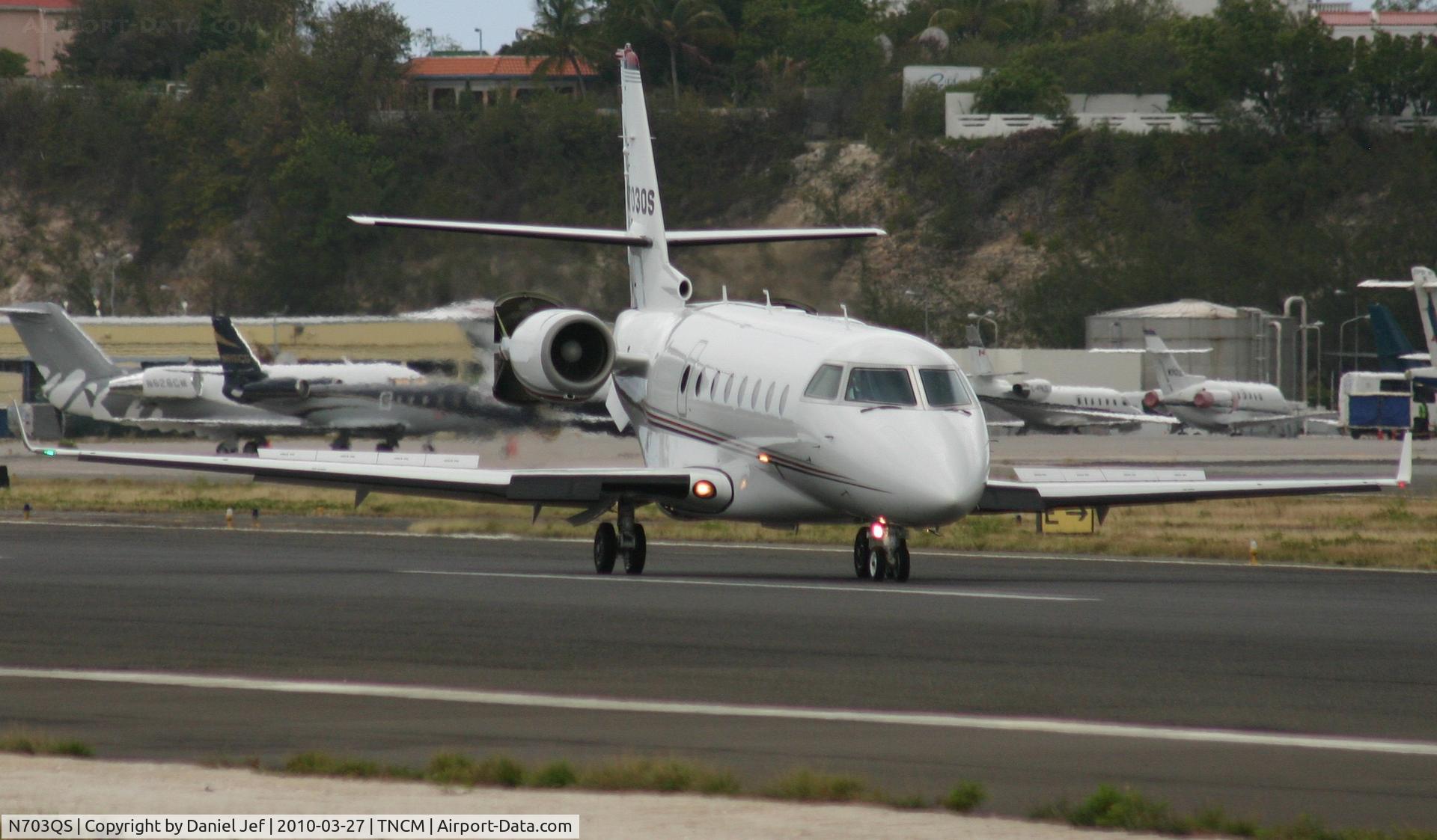 N703QS, 2002 Israel Aircraft Industries Gulfstream 200 C/N 060, N703QS makinb use of ther stopping power at TNCM