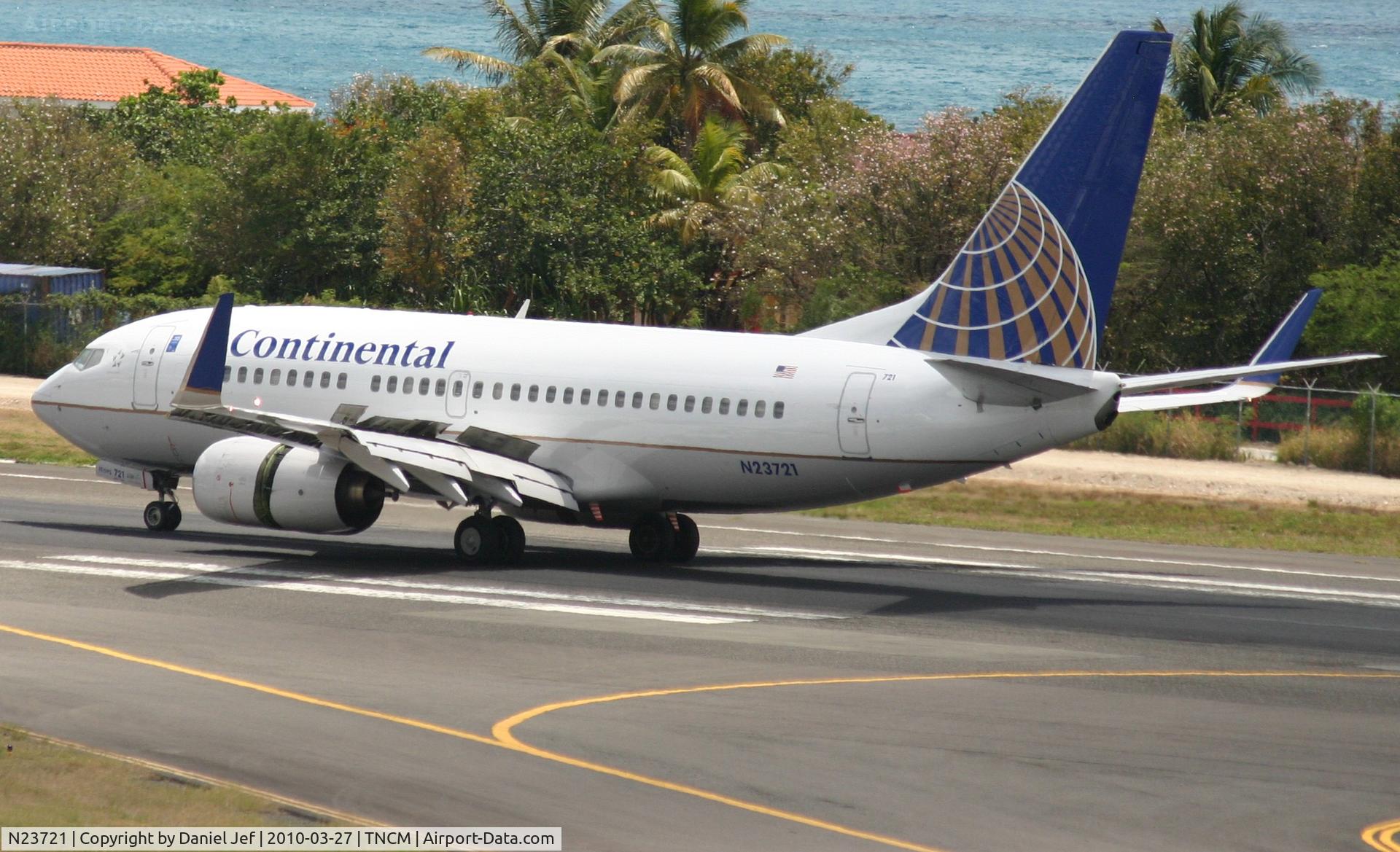 N23721, 1999 Boeing 737-724 C/N 28940, Continental N23721 landing at TNCM