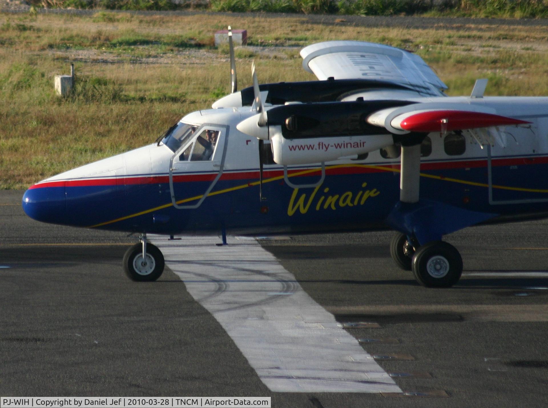 PJ-WIH, 1981 De Havilland Canada DHC-6-300 Twin Otter C/N 766, A close up of the flight deck of PJ-WIH