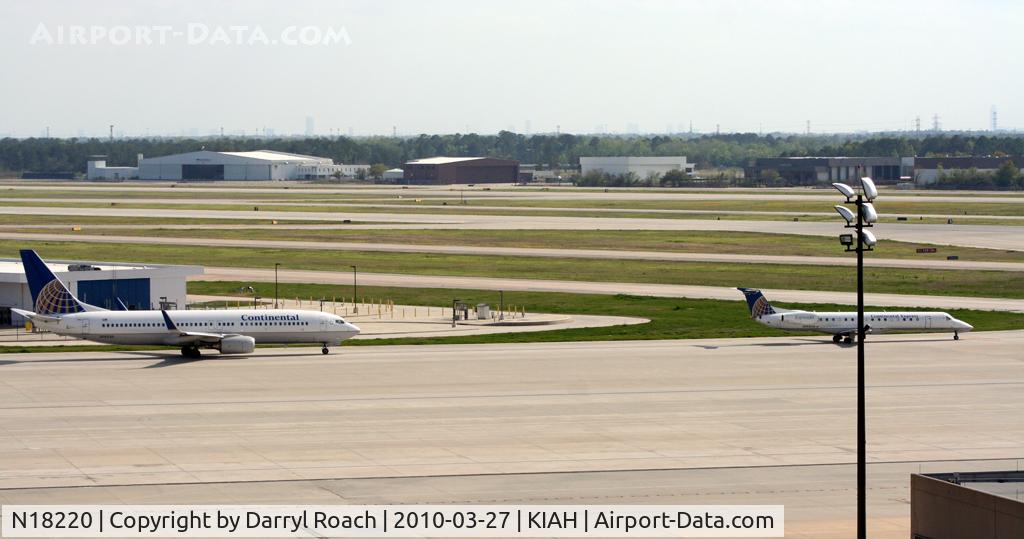 N18220, 1998 Boeing 737-824 C/N 28929, B738 follows company ERJ to the 15s.