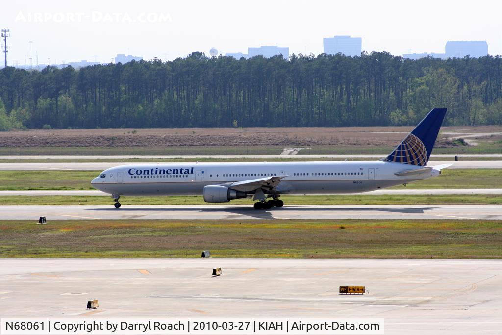 N68061, 2002 Boeing 767-424/ER C/N 29456, B764 departs 15L.