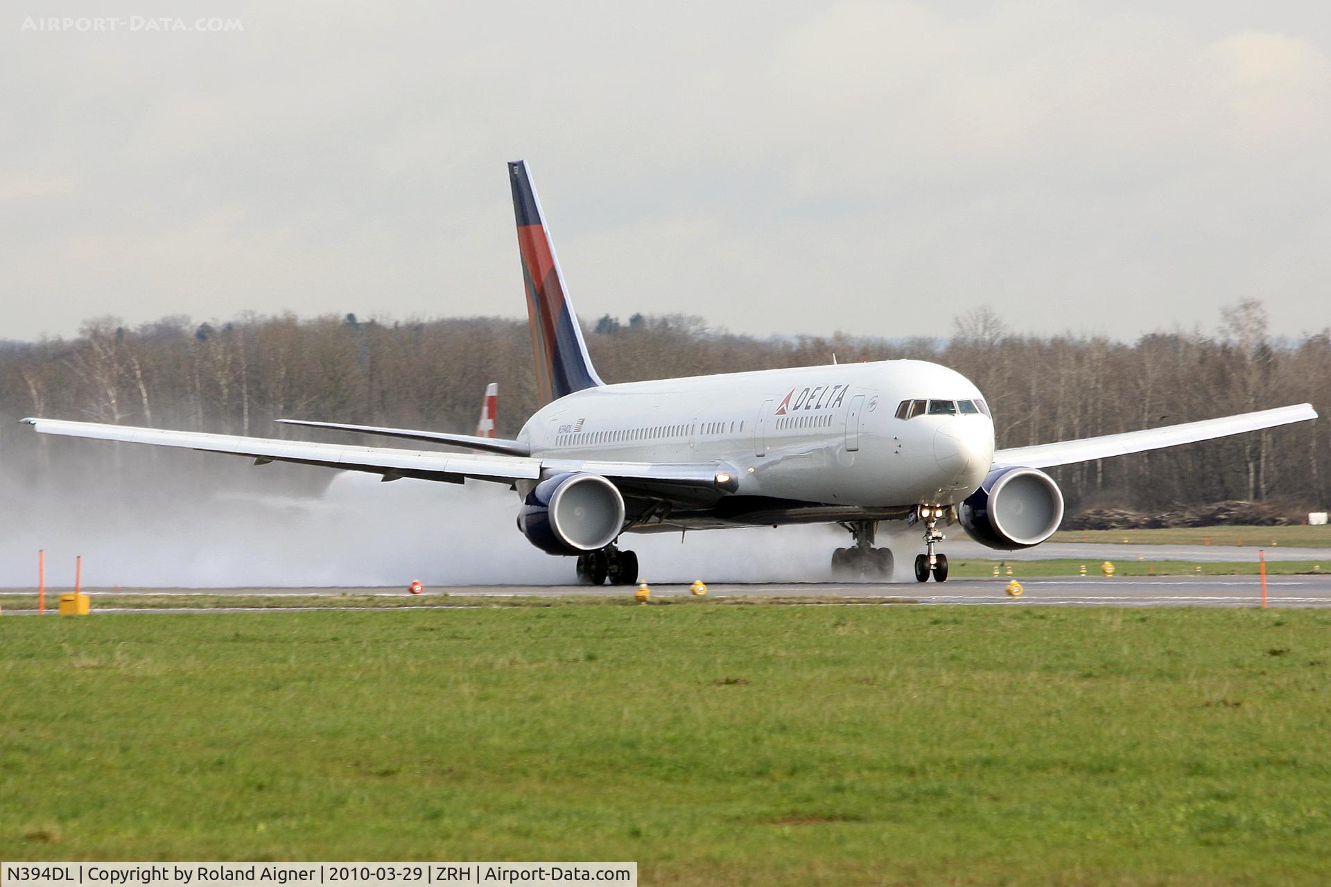 N394DL, 1995 Boeing 767-324/ER C/N 27394, .
